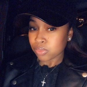 Meet your Posher, Monique